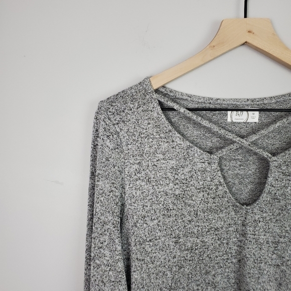 Maurices Gray Cross Front Long Sleeve 24/7 Top Medium - Picture 2 of 5